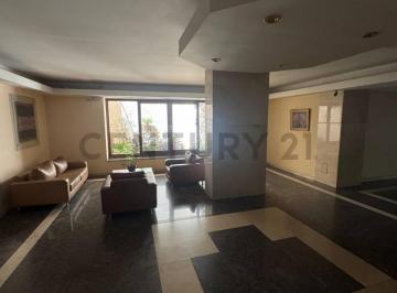 Edificio · 151m² · 10 Ambientes · Departamento de Categoria 4 Dorm.