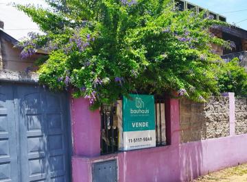 Casa de 5 ambientes, Morón · Casa en El Corazon de Castelar Norte Sobre Lote de 10x30 - Venta