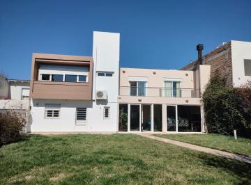 Casa de 5 ambientes, Neuquén · Venta Amplia Casa Familiar