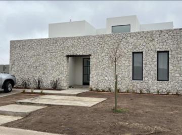Casa · 223m² · 4 Dormitorios · Sobre Laguna, Increíble, Divina y Lista Para Entrar