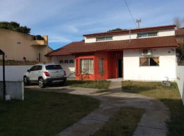 Casa · 240m² · 5 Ambientes · 1 Cochera · Casa en Venta - 3 Dorm. 2 Baños - Cochera - 400 m² - Mar del Tuyú