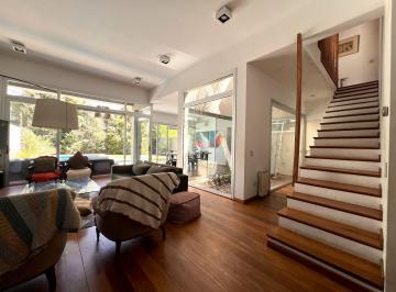 Casa · 275m² · 6 Ambientes · 2 Cocheras · Espectacular Casa de 5 Dorm., Jardín, Pileta y Cochera