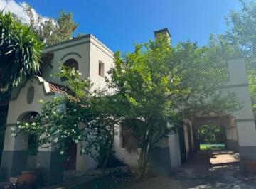 Casa · 273m² · 5 Ambientes · 1 Cochera · Casa - Las Casuarinas