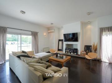 Casa · 300m² · 5 Ambientes · 2 Cocheras · Casa en La Rufina