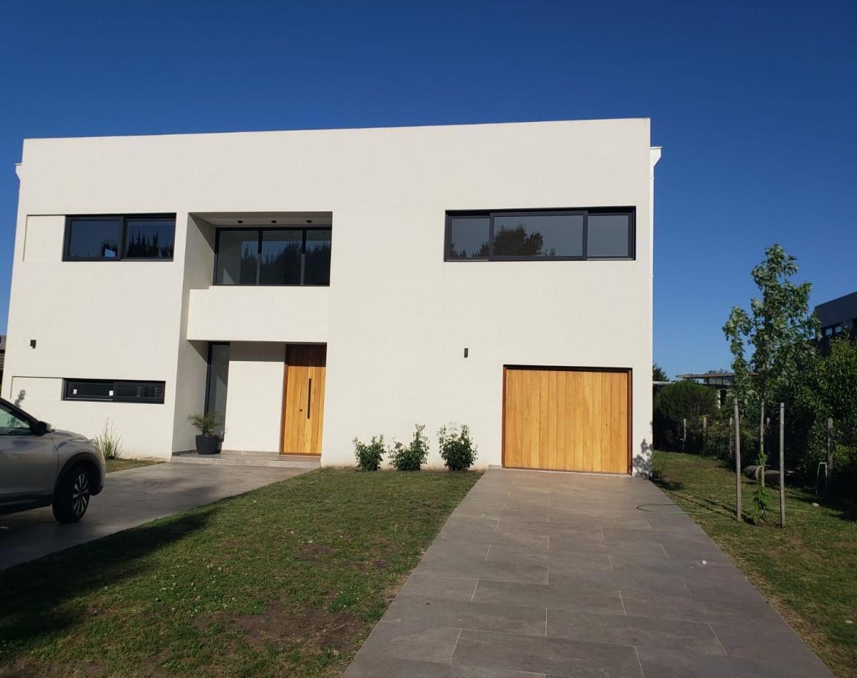 Casa 4 ambientes en rumencó joven A estrenar