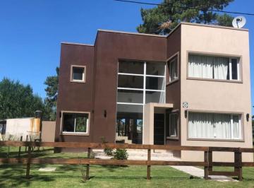 Casa · 245m² · 6 Ambientes · 1 Cochera · Casa en Venta - 4 Dorm. 3 Baños - 900 m² - Costa del Este