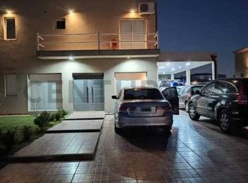 Casa · 250m² · 4 Ambientes · 1 Cochera · Venta Casa 4 Ambientes en Horizontes Al Sur, Canning