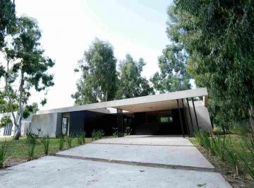 Casa · 250m² · 4 Ambientes · 2 Cocheras · Casa - Venta - Barrio Miralagos