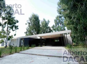Casa · 250m² · 4 Ambientes · 2 Cocheras · Casa - Venta - Barrio Miralagos