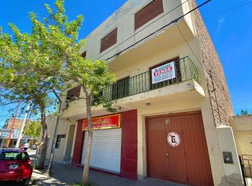 Frente · Se Vende Edificio con 3 Dptos, Salon y Galpon