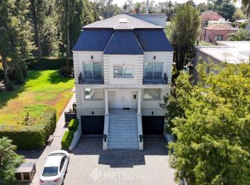 Casa · 470m² · 6 Ambientes · 2 Cocheras · Casa en Venta 6 Ambientes en Barrio Dorrego Quilmes