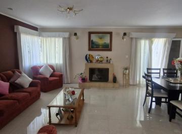 Casa · 380m² · 3 Dormitorios · 2 Cocheras · Greenwood Vende Exclusiva Residencia de Diseño y Confort