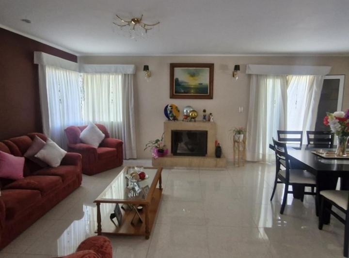 Casa · 380m² · 3 Dormitorios · 2 Cocheras
