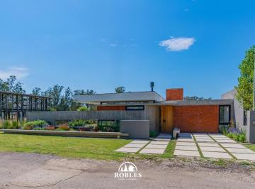 Casa · 102m² · 3 Ambientes · Casa Estilo Moderno en Acantilados