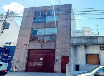 Bodega-Galpón · 385m² · 7 Ambientes · 1 Cochera · Importante Inmueble de Tres Pisos Comercial Industrial Oficinas Villa Gral Mitre