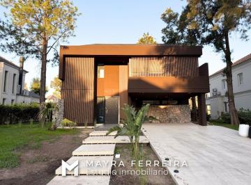Casa · 303m² · 6 Ambientes · 4 Cocheras · Casa en Venta Saint Thomas Este - Oeste - a Estrenar