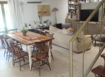 Casa · 120m² · 4 Ambientes · 1 Cochera · Impecable Chalet de 4 Ambientes en San Carlos. a m de Alem y El Golf.