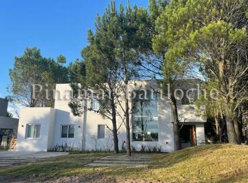 Casa de 5 ambientes, Pinamar · Moderna Propiedad en Venta - Barrio La Herradura en Pinamar - 1146