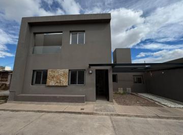 Departamento de 5 ambientes, Luzuriaga · Venta de Dúplex en Complejo Cerrado Terra Maipú, Mendoza