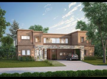 Casa · 327m² · 5 Ambientes · 6 Cocheras · Casa en Buenos Aires Golf