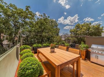 Casa · 300m² · 9 Ambientes · 1 Cochera · Complejo Viviendas. con Terraza. Patio. Lote Propio. Escucha Oferta