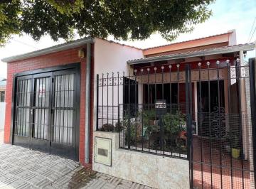 Foto · Alberdi Neg Inmobiliarios Vende Departamento Planta Baja de Dos Dorm. en Calle Olegario V. And