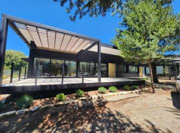 Casa · 200m² · 4 Ambientes · 1 Cochera · Casa en Alquiler Bariloche Club de Campo Dos Valles