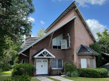 Casa · 180m² · 7 Ambientes · 1 Cochera · Casa Chalet en Venta en Las Praderas de Lujan