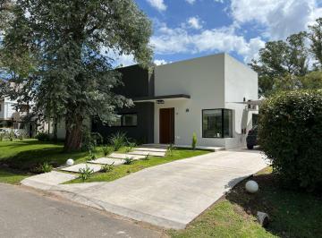 Casa · 143m² · 2 Dormitorios · Casa en Venta en Las Praderas de Lujan