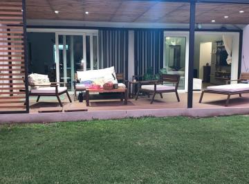 Quinta vacacional · 200m² · 5 Ambientes · Quinta Quinta en Venta - 4 Dorm. 3 Baños - 13.500 m² - Esteban Echeverria