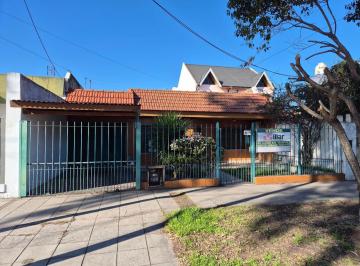 Casa · 150m² · 4 Ambientes · 2 Cocheras · Casa - Temperley Este