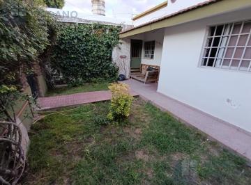 Casa · 171m² · 9 Ambientes · 1 Cochera · Casa en Villa Azalais Calle Guelly Obes 2539