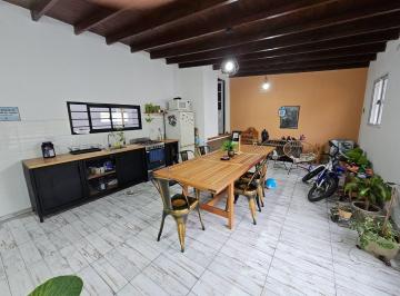Casa · 140m² · 3 Ambientes · 1 Cochera · Casa 3 Ambientes con Garage, Patio, Terraza y Quincho - Lanús Oeste