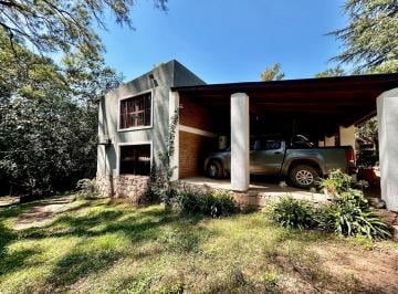 Casa · 295m² · 6 Ambientes · 2 Cocheras · Casa en Venta 3 Dorm., 2 Baños, con Arroyo, Tanti