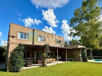 Casa · 300m² · Casa en Venta 4 Dorm, Pileta, Lote Interno, La Comarca, General Pacheco, Tigre