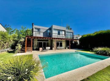 Casa · 263m² · 7 Ambientes · Casa en Venta en Santa Clara - Villanueva - Apto Credito