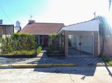 Casa · 144m² · 3 Ambientes · 1 Cochera · Casa en San Isidro Al 500