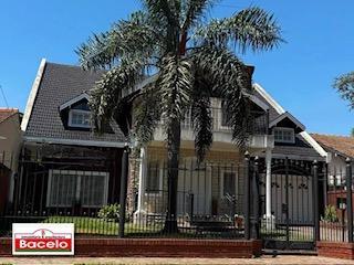 Casa de 10 ambientes, Almirante Brown · Chalet Residencial