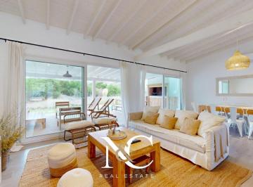 Casa · 157m² · 4 Ambientes · Casa en Venta en Costa Esmeralda, Fondo Libre