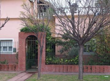 Casa · 210m² · 10 Ambientes · 1 Cochera · Casa - La Plata