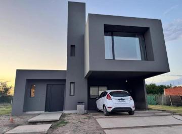 Casa de 3 ambientes, Córdoba · Venta Casa de Categoría en Docta - 2 Dorm. C/ Pileta