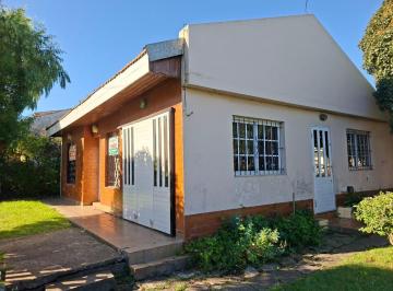 Casa · 65m² · 2 Dormitorios · 1 Cochera · Faro; Chalet Chico S/ Diag. V. sarsfield - Oportunidad!