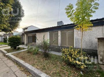 Casa · 178m² · 6 Ambientes · 2 Cocheras · Casa 3 Dor Apta Credito en Residencial Velez Sarsfield!