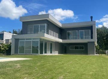 Casa · 370m² · 7 Ambientes · 2 Cocheras · Casa a Estrenar Al Río en Venta en Barrio Nautico San Juan, Villanueva