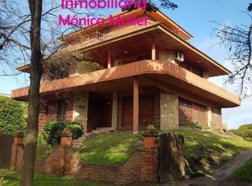 Casa · 500m² · 5 Dormitorios · 2 Cocheras · Venta Importante Chalet de 500 m² a 300 m. de La Playa!