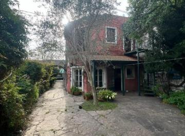 Casa · 240m² · 5 Ambientes · 1 Cochera · Venta - Casa de Estilo - 5 Amb - La Perla