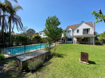 Casa · 180m² · 4 Ambientes · 2 Cocheras · Impecable Casa en Alquiler con Muebles, en Mayling C. C.