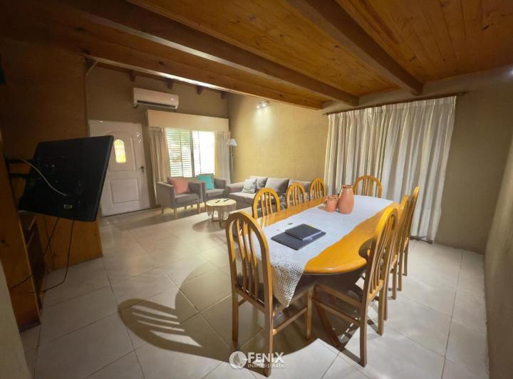 Casa · 480m² · 8 Ambientes · 4 Cocheras