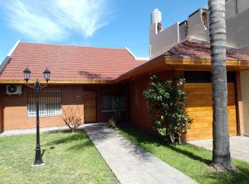 Casa · 180m² · 3 Ambientes · 2 Cocheras · Casa en Villa Luzuriaga
