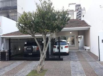 Casa · 240m² · 5 Ambientes · 3 Cocheras · Chalet 4 Amb. con Quincho y Patio